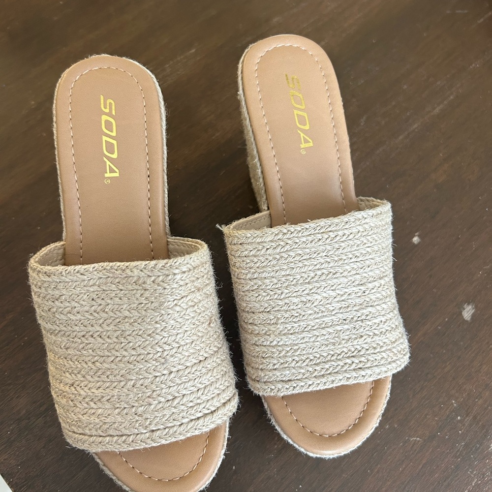 Soda Cream Mules with Woven Texture